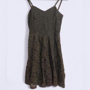 Delia’s black lace dress